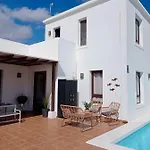 Splendid Casa Papagayo, Heated Pool, Roofterrace With Views And Wifi Vila