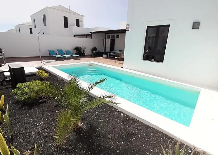 Splendid Casa Papagayo, Heated Pool, Roofterrace With Views And Wifi Villa